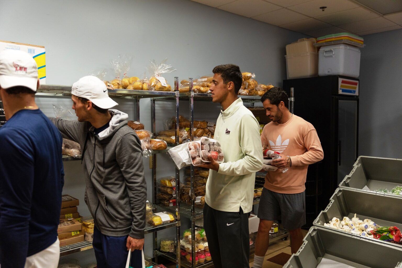 "Food Lion Feeds" Provides Grant for Food Bank Lee University